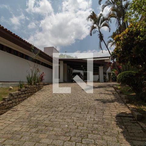 Casa à venda com 450m², 6 quartos e 7 vagas Casa à venda com 450m², 6 quartos e 7 vagasGaragem