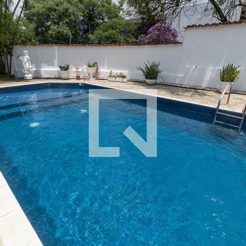 Casa à venda com 450m², 6 quartos e 7 vagas Casa à venda com 450m², 6 quartos e 7 vagasPiscina