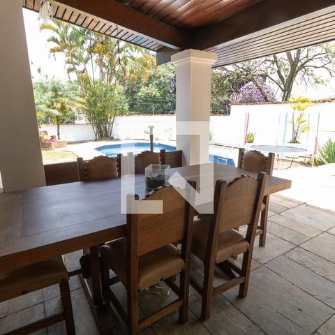 Casa à venda com 450m², 6 quartos e 7 vagas Casa à venda com 450m², 6 quartos e 7 vagasVaranda