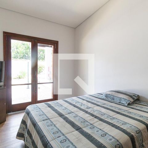 Casa à venda com 450m², 6 quartos e 7 vagas Casa à venda com 450m², 6 quartos e 7 vagasQuarto 1