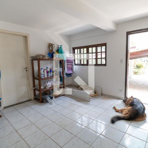 Casa à venda com 450m², 6 quartos e 7 vagas Casa à venda com 450m², 6 quartos e 7 vagasÁrea de Serviço