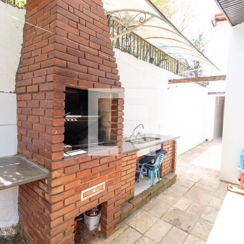 Casa à venda com 450m², 6 quartos e 7 vagas Casa à venda com 450m², 6 quartos e 7 vagasChurrasqueira