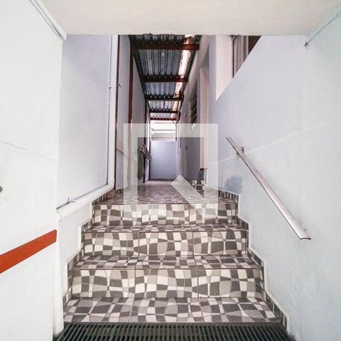 Casa de condomínio à venda com 100m², 3 quartos e 2 vagasEscada de entrada