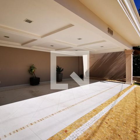 Casa de condomínio à venda com 585m², 5 quartos e 6 vagas Casa de condomínio à venda com 585m², 5 quartos e 6 vagasÁrea Comum