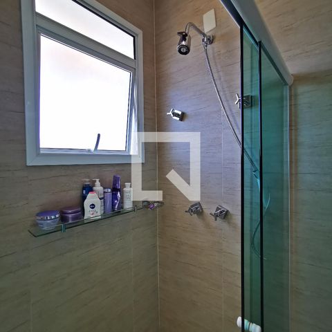 Casa de condomínio à venda com 585m², 5 quartos e 6 vagas Casa de condomínio à venda com 585m², 5 quartos e 6 vagasBanheiro