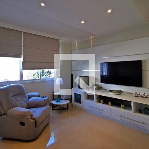 Casa de condomínio à venda com 585m², 5 quartos e 6 vagas Casa de condomínio à venda com 585m², 5 quartos e 6 vagasSala