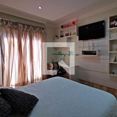 Casa de condomínio à venda com 585m², 5 quartos e 6 vagas Casa de condomínio à venda com 585m², 5 quartos e 6 vagasQuarto 3