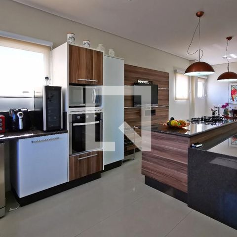 Casa de condomínio à venda com 585m², 5 quartos e 6 vagas Casa de condomínio à venda com 585m², 5 quartos e 6 vagasCozinha