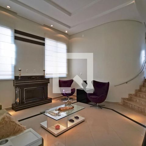 Casa de condomínio à venda com 585m², 5 quartos e 6 vagas Casa de condomínio à venda com 585m², 5 quartos e 6 vagasSala