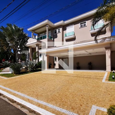 Casa de condomínio à venda com 585m², 5 quartos e 6 vagas Casa de condomínio à venda com 585m², 5 quartos e 6 vagasÁrea Comum