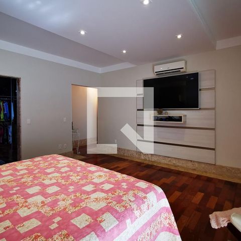 Casa de condomínio à venda com 585m², 5 quartos e 6 vagas Casa de condomínio à venda com 585m², 5 quartos e 6 vagasQuarto 5
