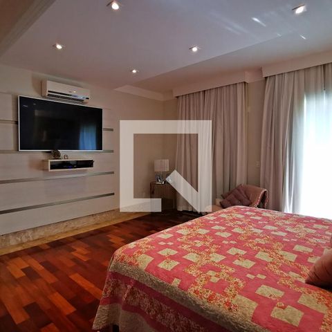 Casa de condomínio à venda com 585m², 5 quartos e 6 vagas Casa de condomínio à venda com 585m², 5 quartos e 6 vagasQuarto 5