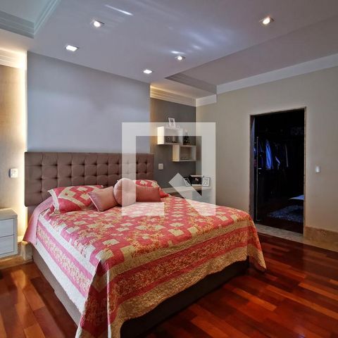 Casa de condomínio à venda com 585m², 5 quartos e 6 vagas Casa de condomínio à venda com 585m², 5 quartos e 6 vagasQuarto 5