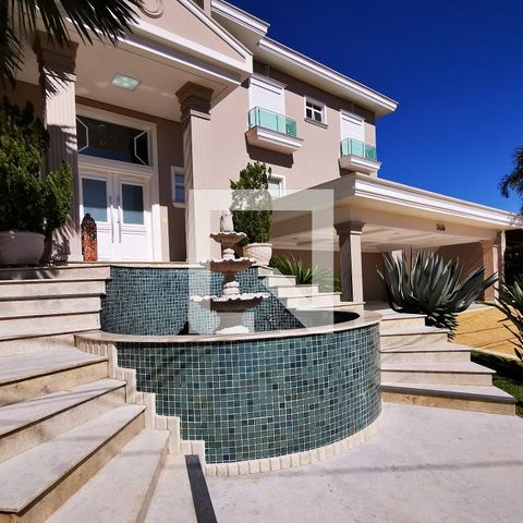 Casa de condomínio à venda com 585m², 5 quartos e 6 vagas Casa de condomínio à venda com 585m², 5 quartos e 6 vagasEntrada