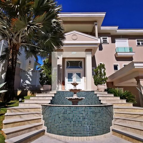Casa de condomínio à venda com 585m², 5 quartos e 6 vagas Casa de condomínio à venda com 585m², 5 quartos e 6 vagasEntrada