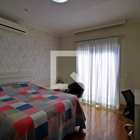 Casa de condomínio à venda com 585m², 5 quartos e 6 vagas Casa de condomínio à venda com 585m², 5 quartos e 6 vagasQuarto 4