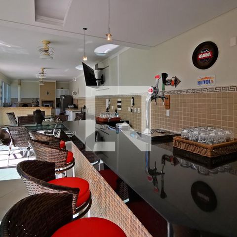 Casa de condomínio à venda com 585m², 5 quartos e 6 vagas Casa de condomínio à venda com 585m², 5 quartos e 6 vagasÁrea Comum
