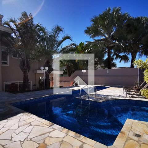 Casa de condomínio à venda com 585m², 5 quartos e 6 vagas Casa de condomínio à venda com 585m², 5 quartos e 6 vagasÁrea Comum