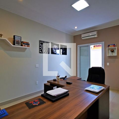 Casa de condomínio à venda com 585m², 5 quartos e 6 vagas Casa de condomínio à venda com 585m², 5 quartos e 6 vagasQuarto 1