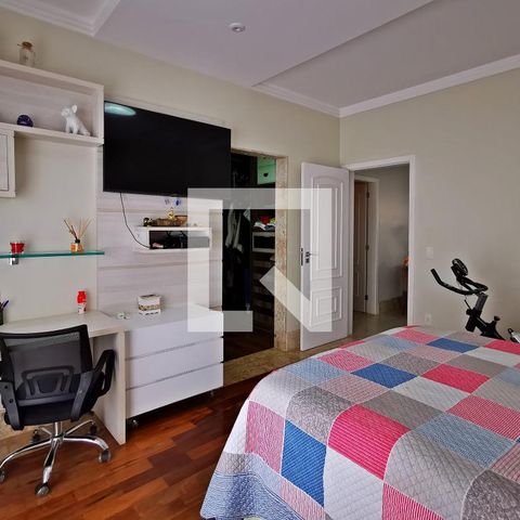 Casa de condomínio à venda com 585m², 5 quartos e 6 vagas Casa de condomínio à venda com 585m², 5 quartos e 6 vagasQuarto 4