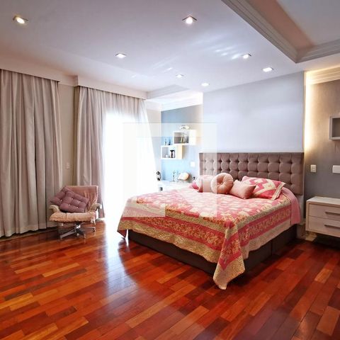 Casa de condomínio à venda com 585m², 5 quartos e 6 vagas Casa de condomínio à venda com 585m², 5 quartos e 6 vagasQuarto 5
