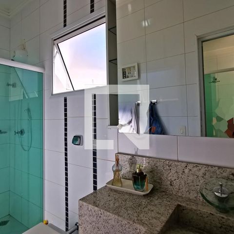 Casa de condomínio à venda com 585m², 5 quartos e 6 vagas Casa de condomínio à venda com 585m², 5 quartos e 6 vagasBanheiro