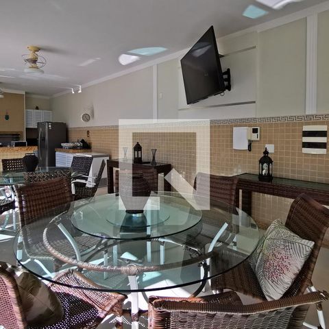 Casa de condomínio à venda com 585m², 5 quartos e 6 vagas Casa de condomínio à venda com 585m², 5 quartos e 6 vagasÁrea Comum