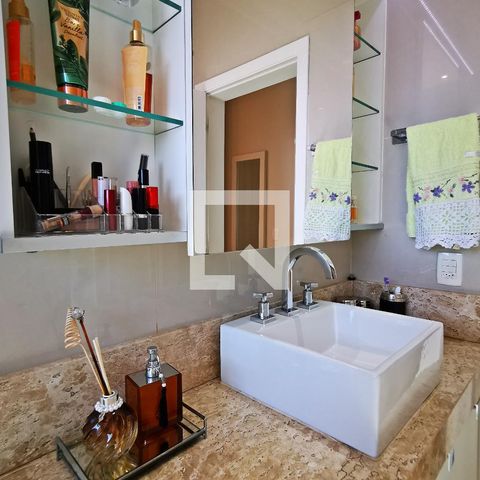Casa de condomínio à venda com 585m², 5 quartos e 6 vagas Casa de condomínio à venda com 585m², 5 quartos e 6 vagasBanheiro