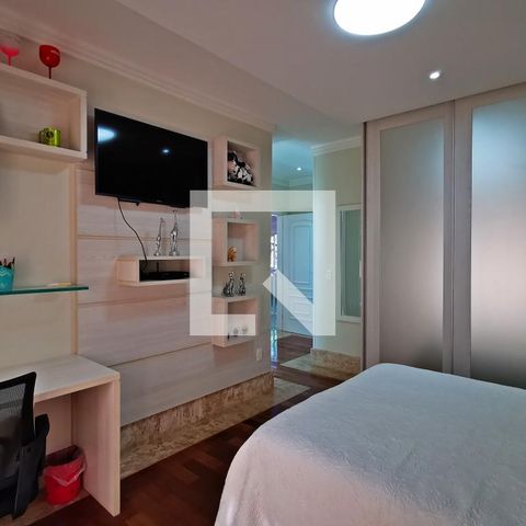 Casa de condomínio à venda com 585m², 5 quartos e 6 vagas Casa de condomínio à venda com 585m², 5 quartos e 6 vagasQuarto 3