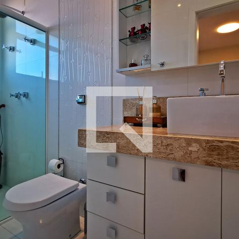 Casa de condomínio à venda com 585m², 5 quartos e 6 vagas Casa de condomínio à venda com 585m², 5 quartos e 6 vagasBanheiro