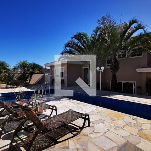 Casa de condomínio à venda com 585m², 5 quartos e 6 vagas Casa de condomínio à venda com 585m², 5 quartos e 6 vagasÁrea Comum