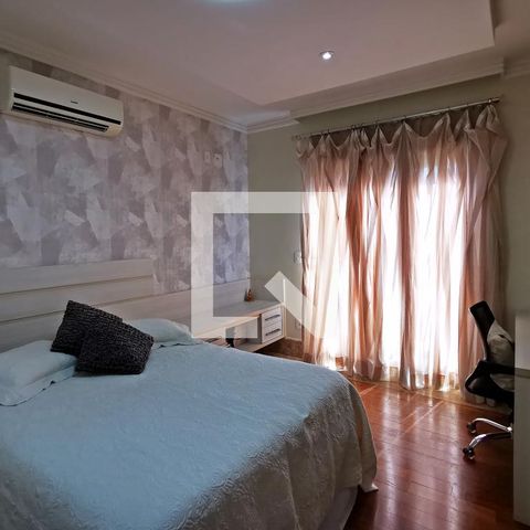 Casa de condomínio à venda com 585m², 5 quartos e 6 vagas Casa de condomínio à venda com 585m², 5 quartos e 6 vagasQuarto 3