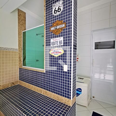 Casa de condomínio à venda com 585m², 5 quartos e 6 vagas Casa de condomínio à venda com 585m², 5 quartos e 6 vagasDetalhe
