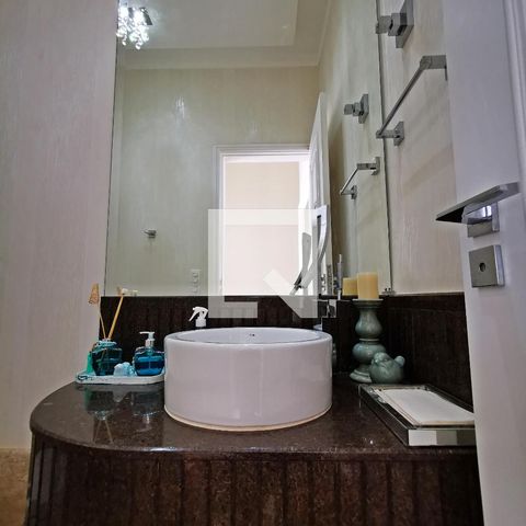 Casa de condomínio à venda com 585m², 5 quartos e 6 vagas Casa de condomínio à venda com 585m², 5 quartos e 6 vagasBanheiro