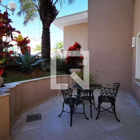 Casa de condomínio à venda com 585m², 5 quartos e 6 vagas Casa de condomínio à venda com 585m², 5 quartos e 6 vagasÁrea Comum