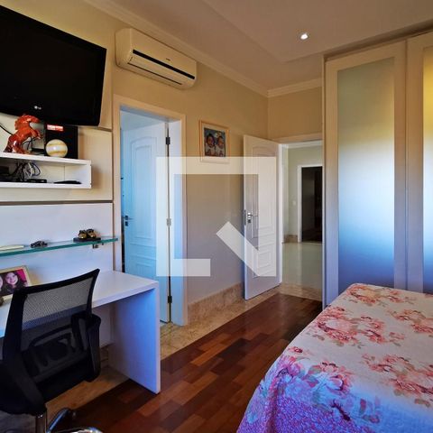 Casa de condomínio à venda com 585m², 5 quartos e 6 vagas Casa de condomínio à venda com 585m², 5 quartos e 6 vagasQuarto 2