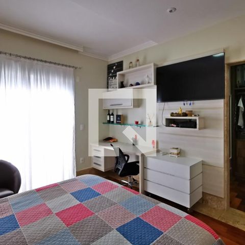 Casa de condomínio à venda com 585m², 5 quartos e 6 vagas Casa de condomínio à venda com 585m², 5 quartos e 6 vagasQuarto 4
