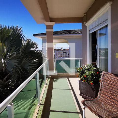 Casa de condomínio à venda com 585m², 5 quartos e 6 vagas Casa de condomínio à venda com 585m², 5 quartos e 6 vagasVista