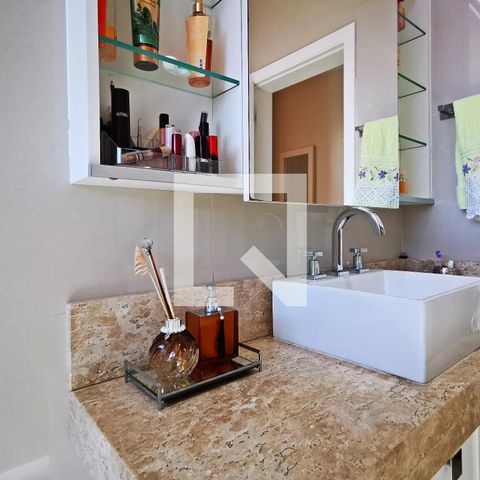 Casa de condomínio à venda com 585m², 5 quartos e 6 vagas Casa de condomínio à venda com 585m², 5 quartos e 6 vagasBanheiro
