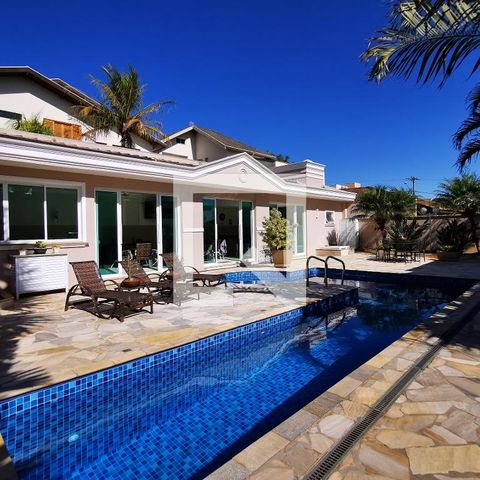 Casa de condomínio à venda com 585m², 5 quartos e 6 vagas Casa de condomínio à venda com 585m², 5 quartos e 6 vagasÁrea Comum