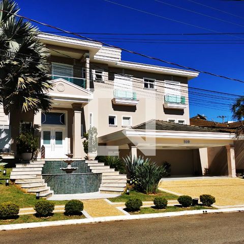 Casa de condomínio à venda com 585m², 5 quartos e 6 vagas Casa de condomínio à venda com 585m², 5 quartos e 6 vagasFachada