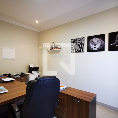 Casa de condomínio à venda com 585m², 5 quartos e 6 vagas Casa de condomínio à venda com 585m², 5 quartos e 6 vagasQuarto 1