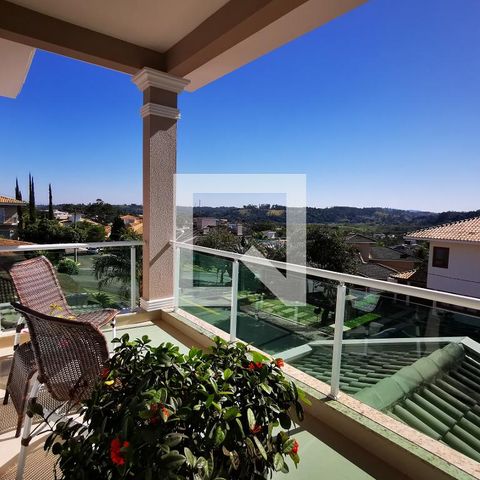 Casa de condomínio à venda com 585m², 5 quartos e 6 vagas Casa de condomínio à venda com 585m², 5 quartos e 6 vagasVista