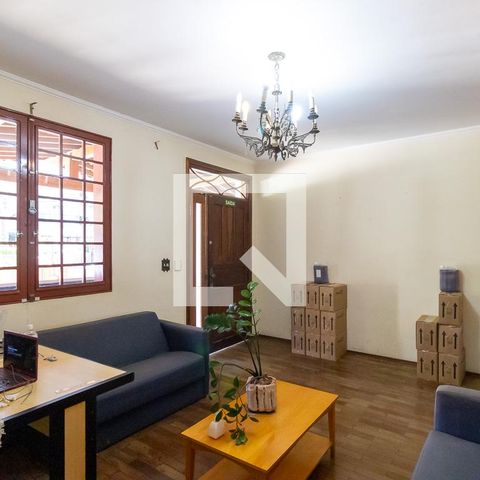 Casa à venda com 300m², 6 quartos e 4 vagas Casa à venda com 300m², 6 quartos e 4 vagasSala