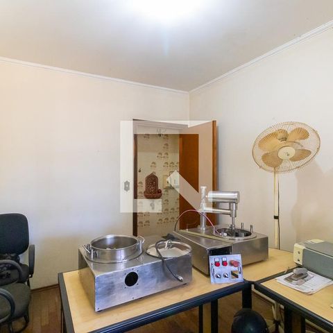 Casa à venda com 300m², 6 quartos e 4 vagas Casa à venda com 300m², 6 quartos e 4 vagasEscritório
