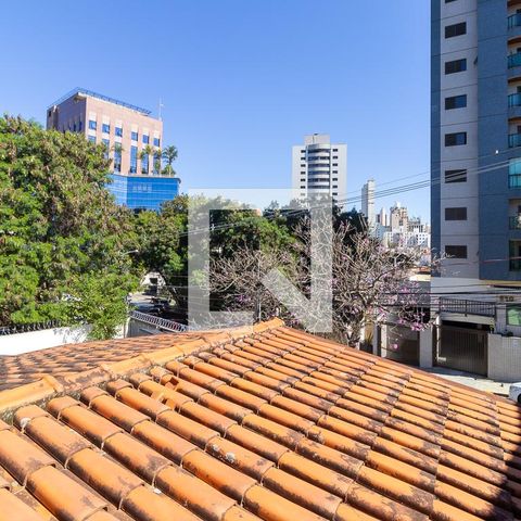 Casa à venda com 300m², 6 quartos e 4 vagas Casa à venda com 300m², 6 quartos e 4 vagasVista do quarto 4