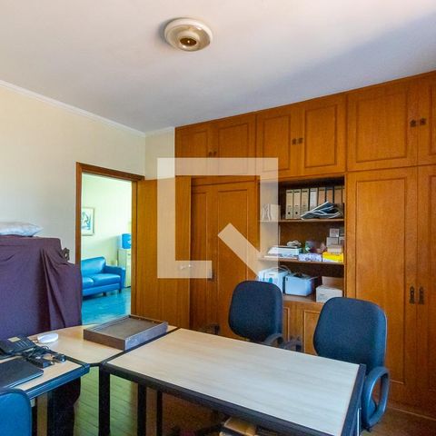 Casa à venda com 300m², 6 quartos e 4 vagas Casa à venda com 300m², 6 quartos e 4 vagasQuarto 4