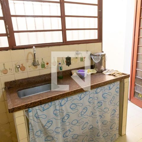 Casa à venda com 300m², 6 quartos e 4 vagas Casa à venda com 300m², 6 quartos e 4 vagasCozinha