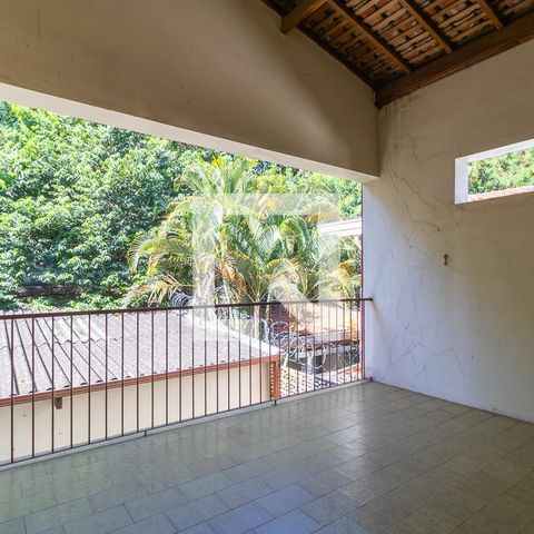 Casa à venda com 300m², 6 quartos e 4 vagas Casa à venda com 300m², 6 quartos e 4 vagasVaranda da suíte 1
