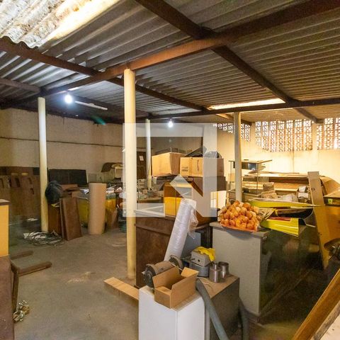 Casa à venda com 300m², 6 quartos e 4 vagas Casa à venda com 300m², 6 quartos e 4 vagasSalão